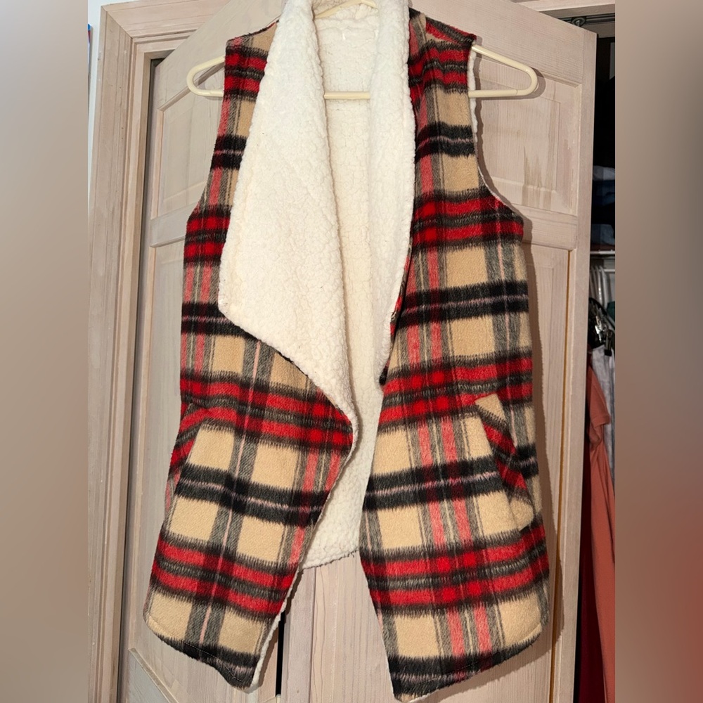 Plaid Sleeveless Jacket with Sherpa Lining